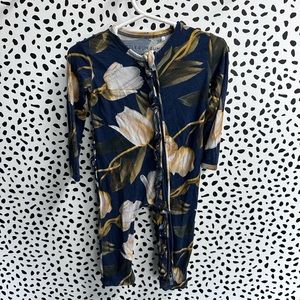 Bums and roses bamboo Play b/c Alter
L/S Footie Ruffled converted to L/S Romper